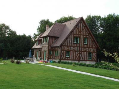 Maison neuve à colombages